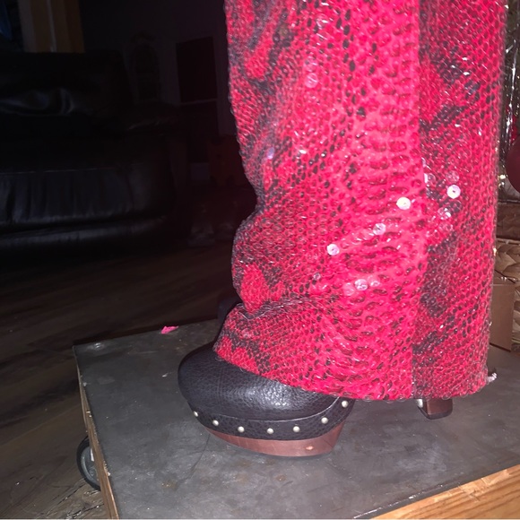 GET NOTICED! In this 2 pc Red Hot sequence red and black outfit. large - Picture 9 of 11